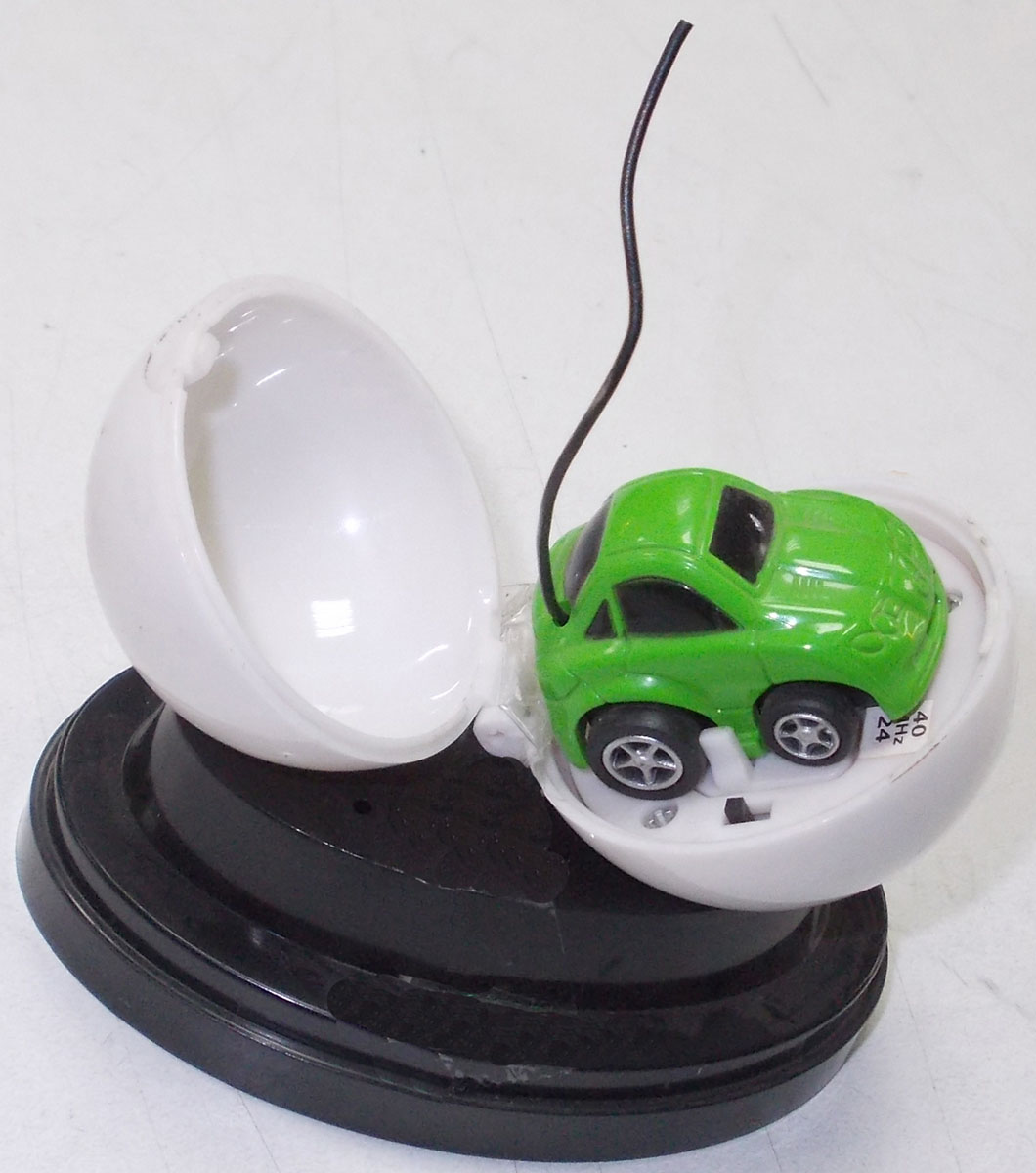 Игрушка ''Мини-машина в футбольном мяче'' с дистанционным управлением.