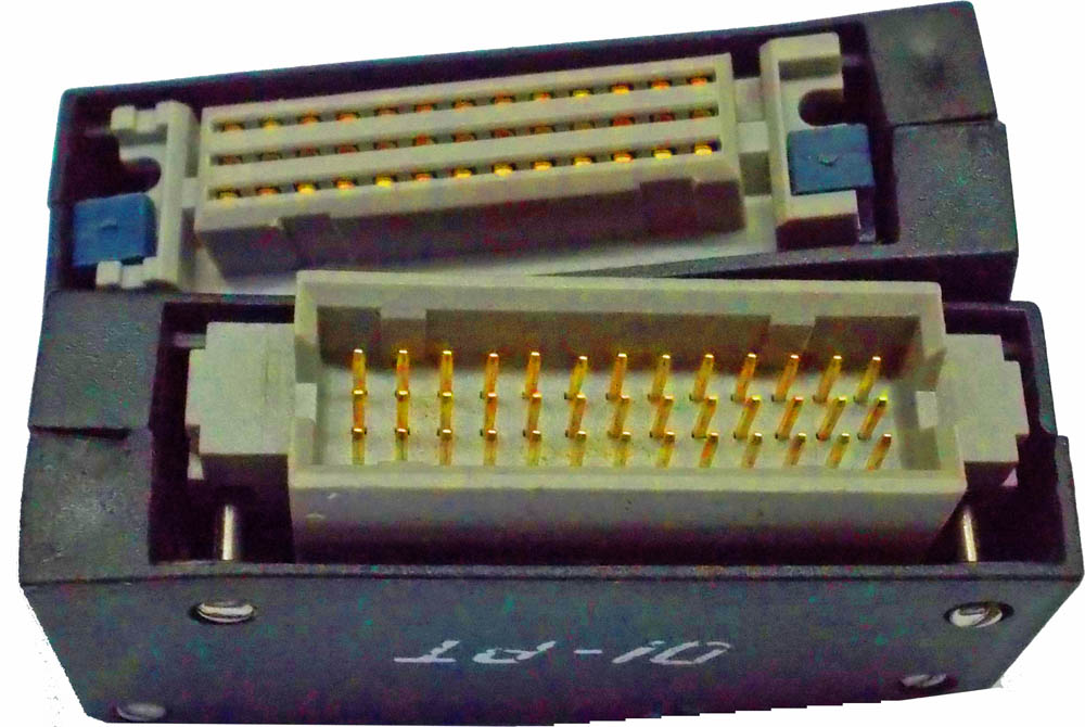 L91 Разъём 39 pin 3 ряда рыжий 02-PT+01-PT (M+F) с кожухами, на кабель 